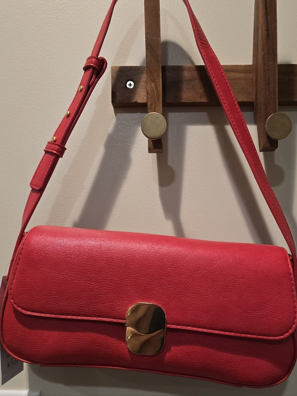 🔥 NWT Time Tru Women’s Red Small Shoulder Bag, Gold Hardware, Detach Strap.